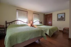 Historic Charmer Apartment 3 - Image 4
