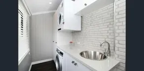 MJ's 2 bedroom luxury style apartment - Image 5