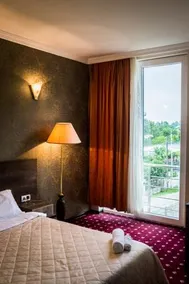 Hotel Orange - Image 5