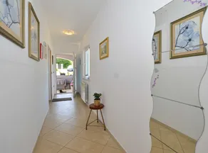 Radovani Peaceful and Serene Apartment With Terrace - Image 3