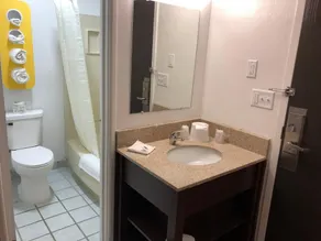 Motel 6 LaCrosse - Image 4