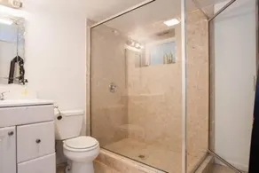 2142 West Walton Apartment - Image 4