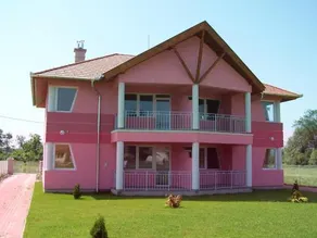 Liget Apartmanház - Image 3