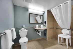 Ramada by Wyndham Jacksonville I-95 by Butler Blvd - Image 3