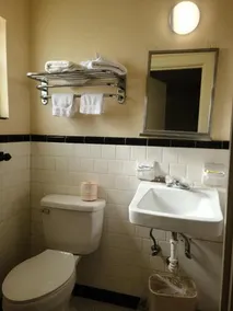 Etown Motel - Image 4