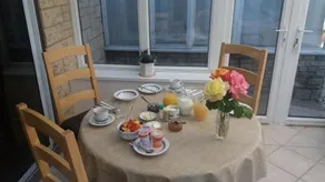 Conifer Lodge Guesthouse - Image 3