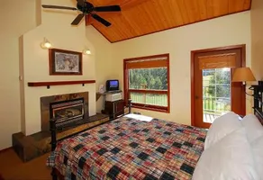 Bear Creek Lodge - Image 5