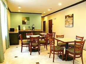 Grand Inn And Suites - Image 4