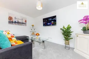 Contractors 3 Bed 2Bath House Free Off Street Parking for 2 Cars WiFi Stevenage Self Catering Sleeps 5 Guests By White Orchid Property Relocation - Image 5