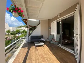 Ivy Lalzi Bay Beach House - Image 2