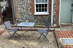 1 Bed-sleeps 4-garden-near Snetterton Circuit - Image 2