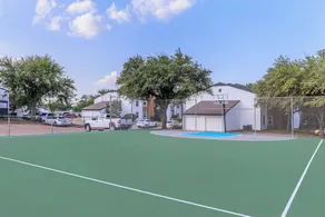Landing Incredible 1bd, Pool, Tennis Court - Image 2