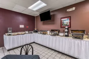 Econo Lodge - Image 2