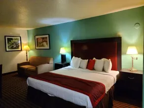 Red Carpet Inn and Suites Salina - Image 4