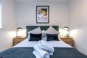 Apartment on Fulford - Image 5