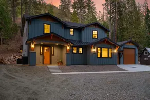 Luxury Retreat Home w Hot Tub - Image 5