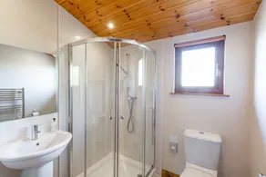 Woodpecker Lodge With Hot Tub Near Cupar, Fife - Image 3