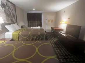 Super 8 by Wyndham Baytown - Image 2