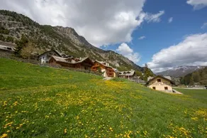 Chaberton Romantic Retreat Ski In Ski Out - Image 2