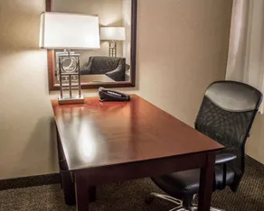 Comfort Inn & Suites Wadsworth - Image 3