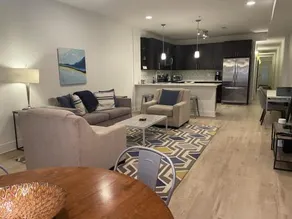 Luxe 2BD2BA Townhouse in Hip Area - Near Metro - Image 5