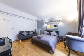Private Studio Avenue des Champs Elysées - Image 2