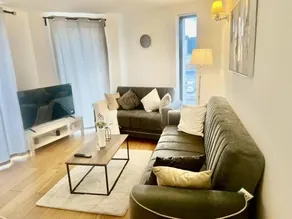 London City Escape - 2 Bedroom Apartment - Image 2