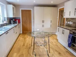Holly House - Image 3