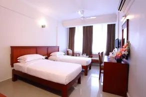 Hotel Pooram International - Image 2