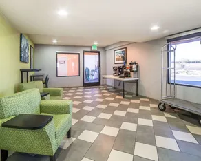 Rodeway Inn & Suites - Image 4
