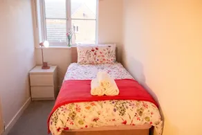 Swindon Cozy 2BR Retreat - Image 3
