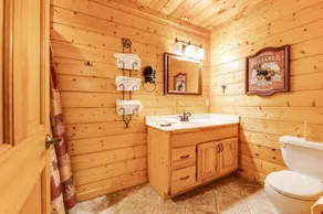 Grin and Bear It Cabin - Image 5