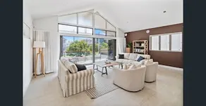 Gold Coast Beachside Holiday House - Image 2
