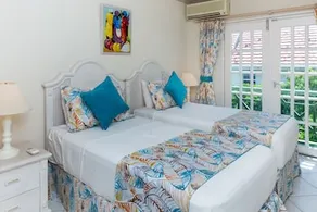 Leith Court Beachfront Apartments - Image 2