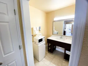 Days Inn by Wyndham Richmond/South - Image 3
