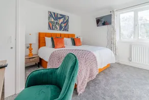 Newly Renovated 2-Bed Home in Newport - Image 2