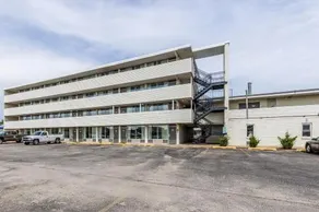 Concorde Inn Suites Pekin - Image 5