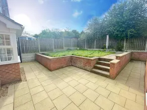 Spacious Central Home - Sleeps 7 Garden & Parking - Image 2