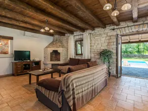 Spacious Villa In Tinjan With Pool - Image 3