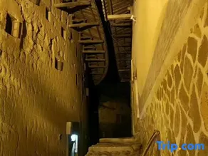Longyan Haolaiwu Hotel - Image 2