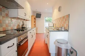 Driftwood - Sleeps 4 Guests in 2 Bedrooms - Image 3