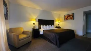 Clarion Inn - Image 5