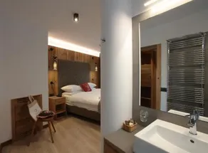 Alexander Hotel - Image 5