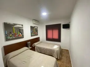 Hostal Restaurante El Avión - Image 2