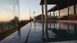Luxurious Hinterland Guest House Sleeps 10 Brisbane Scenic Rim Gold Coast - Image 5