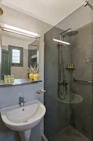 Dioni Hotel - Image 3