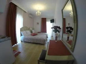 Akrotiri Hotel - Image 2