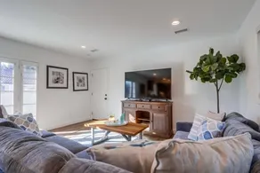 Beautiful Remodel 3 Bedroom 2 Bathroom Home With Pool & Jacuzzi - Image 3
