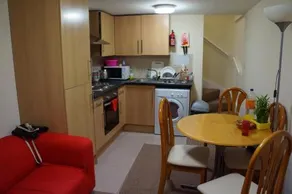 Lower Cathedral Road Apartment - Image 4