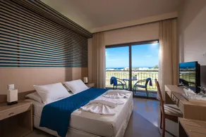 Oasis Beach Hotel - Image 2